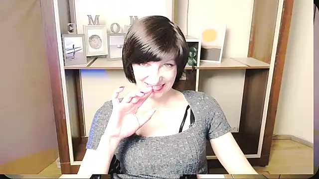  AngeliaFlow  online show from May 19, 2026, 8:10 am
