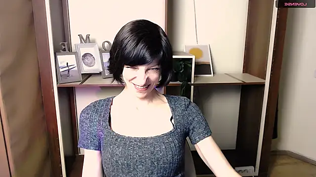  AngeliaFlow  online show from November 3, 2025, 7:46 am