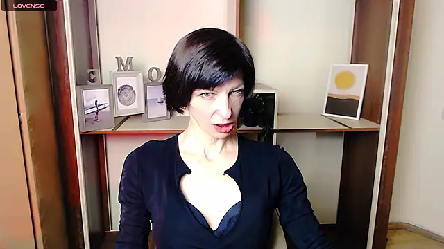  AngeliaFlow  online show from October 6, 2025, 8:59 am