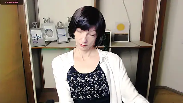  AngeliaFlow  online show from October 14, 2025, 6:58 am