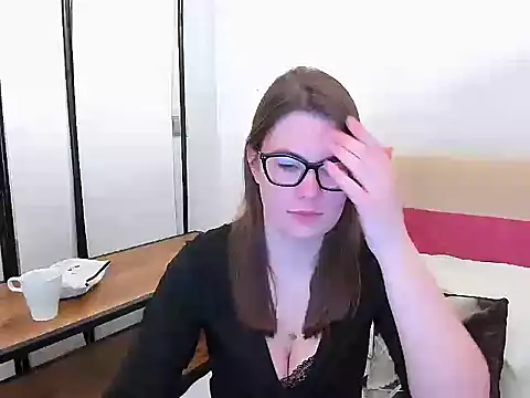 Snapshot of CarolineFlirt chatting on February 20, 2025, 3:19 pm CarolineFlirt online show from February 20, 2025, 3:19 pm