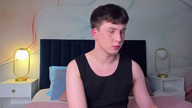 AdrianoAubert online show from September 12, 2025, 3:06 am