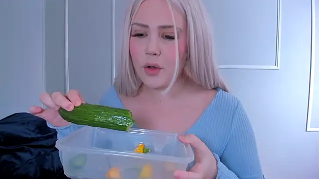 Snapshot of _leana_ chatting on February 4, 2025, 5:34 pm  leana  online show from February 4, 2025, 5:34 pm