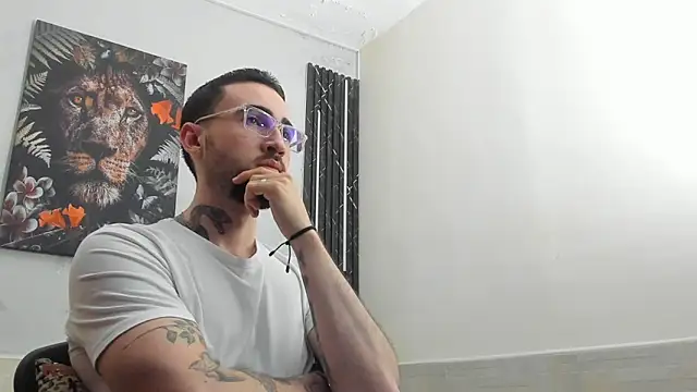 Snapshot of Luke_davis01 chatting on February 19, 2025, 1:28 pm Luke davis01 online show from February 19, 2025, 1:28 pm