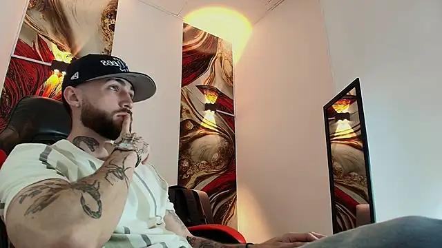 Luke davis01 online show from October 31, 2025, 1:19 pm