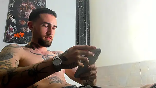 Snapshot of Luke_davis01 chatting on March 18, 2025, 4:50 pm Luke davis01 online show from March 18, 2025, 4:50 pm