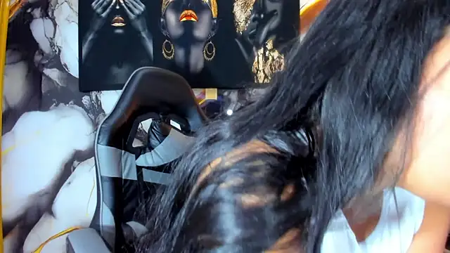 Sophia Brunett online show from November 13, 2025, 11:47 am