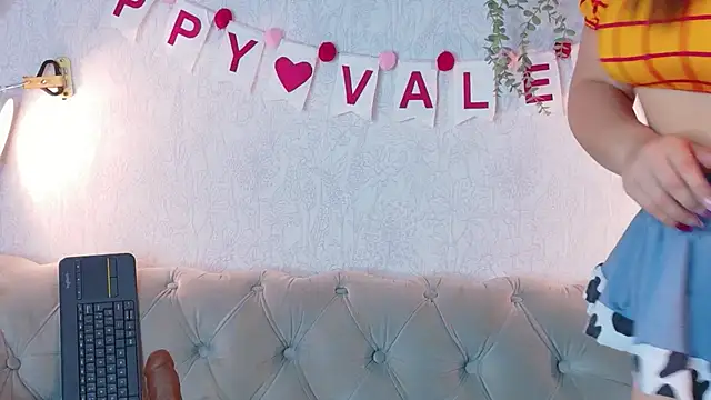 Snapshot of Cloee_Rainbow1 chatting on February 11, 2026, 12:05 pm Cloee Rainbow1 online show from February 11, 2026, 12:05 pm