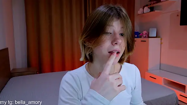 Snapshot of Bella_amory chatting on December 2, 2025, 7:59 pm Bella amory online show from December 2, 2025, 7:59 pm