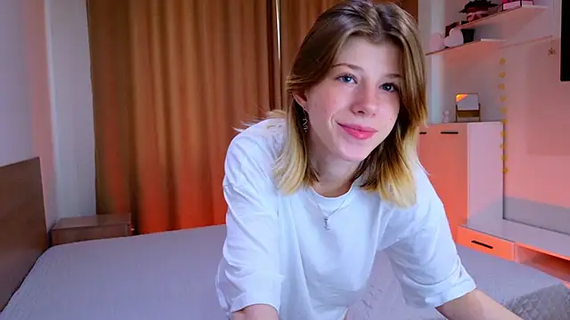 Snapshot of Bella_amory chatting on October 31, 2025, 12:02 pm Bella amory online show from October 31, 2025, 12:02 pm