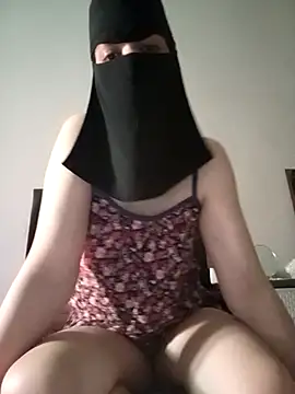 Snapshot of Milan-88 chatting on November 17, 2025, 2:54 pm Milan-88 online show from November 17, 2025, 2:54 pm