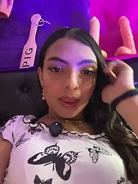 Snapshot of Skye_Moore chatting on April 22, 2026, 2:07 am Skye Moore online show from April 22, 2026, 2:07 am