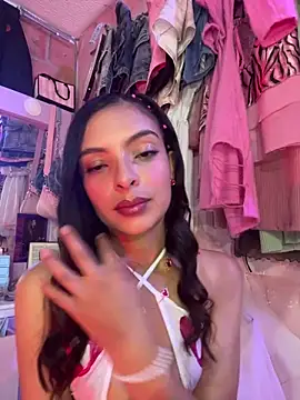 Snapshot of Skye_Moore chatting on May 6, 2026, 2:15 am Skye Moore online show from May 6, 2026, 2:15 am