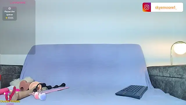 Skye Moore online show from September 18, 2025, 12:52 pm