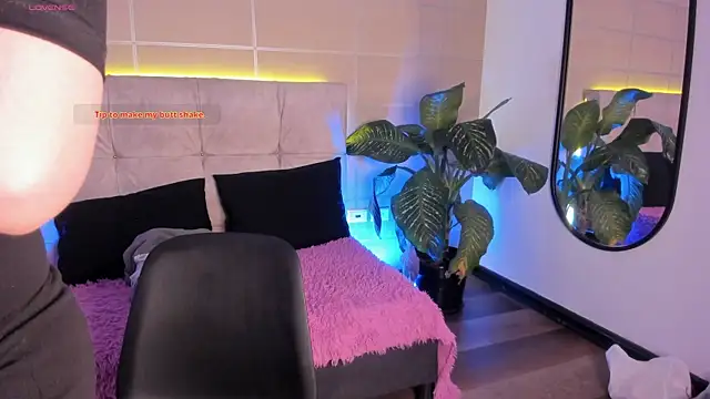 Snapshot of _michonne_ chatting on October 15, 2025, 8:39 pm michonne online show from October 15, 2025, 8:39 pm