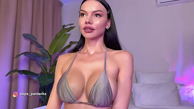AmyLeeplay online show from June 1, 2026, 3:33 pm