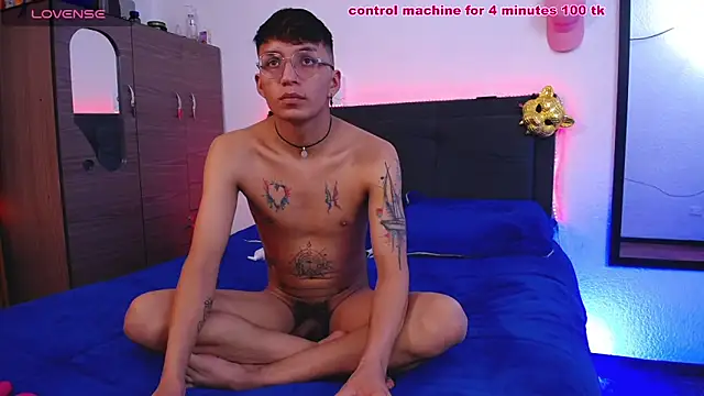 Snapshot of Engol_beliall chatting on March 13, 2025, 8:43 pm Engol beliall online show from March 13, 2025, 8:43 pm