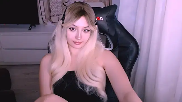 beauty blonde online show from December 4, 2025, 2:54 am