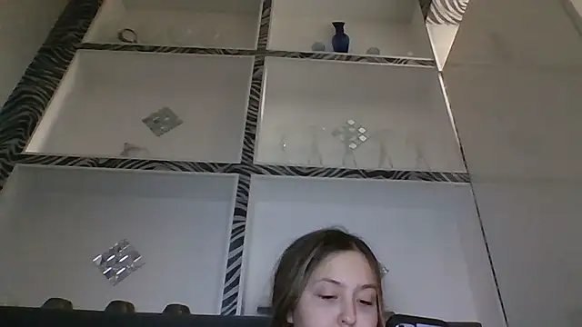 Snapshot of Eloise_Celine chatting on February 7, 2025, 5:40 pm Eloise Celine online show from February 7, 2025, 5:40 pm