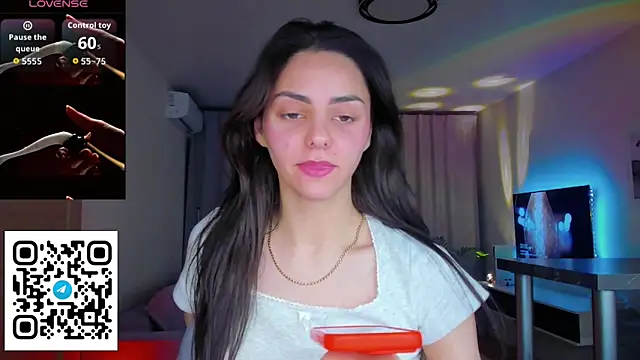 EmiliaZen online show from April 19, 2026, 5:03 pm