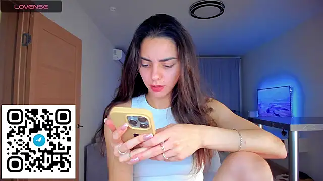 EmiliaZen online show from November 24, 2025, 5:13 pm