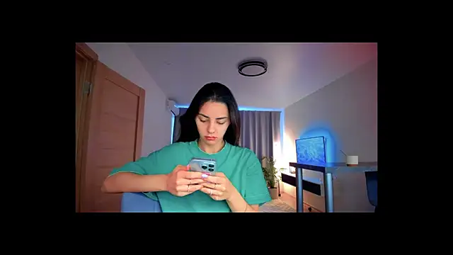 EmiliaZen online show from September 28, 2025, 12:23 pm