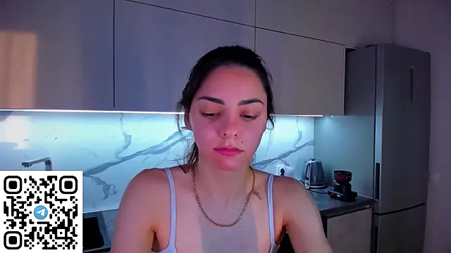Snapshot of EmiliaZen chatting on June 5, 2026, 4:56 pm EmiliaZen online show from June 5, 2026, 4:56 pm