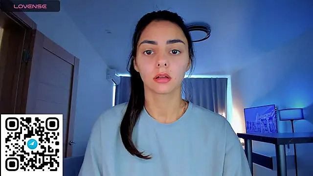 EmiliaZen online show from September 14, 2025, 12:38 pm