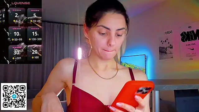 EmiliaZen online show from April 16, 2026, 9:39 pm