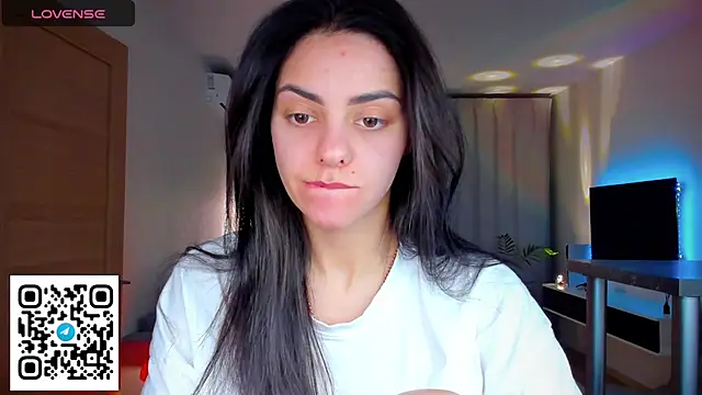 EmiliaZen online show from April 5, 2026, 4:57 pm