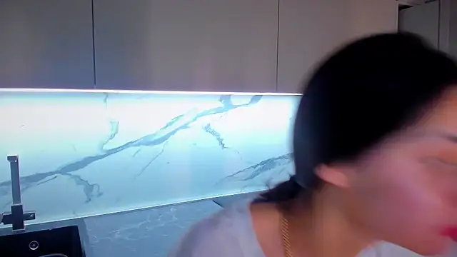 Snapshot of EmiliaZen chatting on May 3, 2026, 5:16 pm EmiliaZen online show from May 3, 2026, 5:16 pm