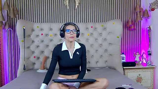 Snapshot of PlayfulShow chatting on February 25, 2026, 2:39 pm PlayfulShow online show from February 25, 2026, 2:39 pm