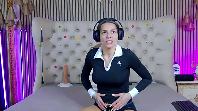 Snapshot of PlayfulShow chatting on February 26, 2026, 1:44 pm PlayfulShow online show from February 26, 2026, 1:44 pm