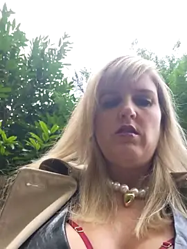 Sexybiene969 online show from October 22, 2025, 2:05 pm