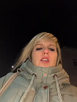 Sexybiene969 online show from November 28, 2025, 5:24 pm