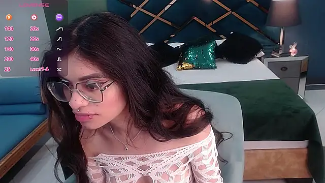 Snapshot of Emerald_gh chatting on February 10, 2025, 7:15 am Emerald gh online show from February 10, 2025, 7:15 am