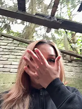 hotamanda01 online show from April 21, 2026, 12:34 pm