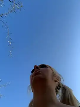 hotamanda01 online show from November 23, 2025, 12:26 pm