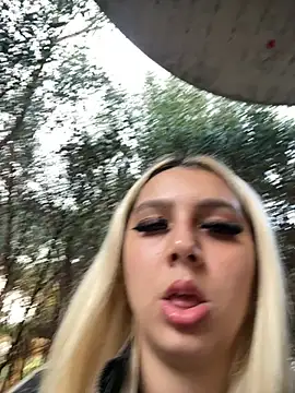 hotamanda01 online show from December 4, 2025, 1:10 pm