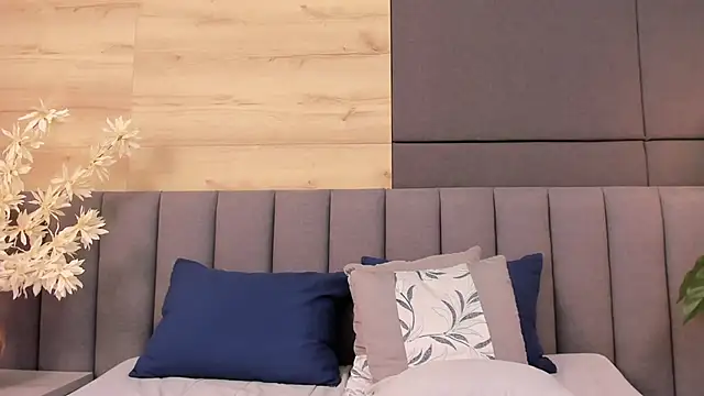 KiimCollins online show from November 15, 2025, 9:19 pm