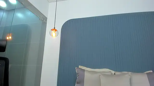 KiimCollins online show from March 18, 2025, 6:39 pm