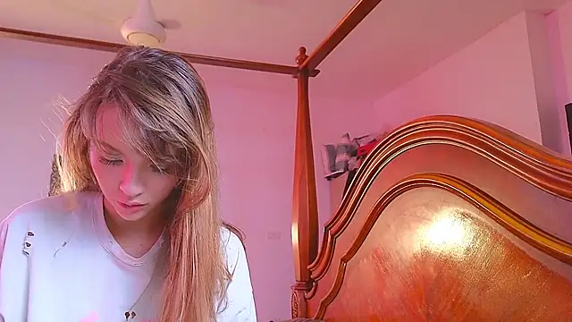 Snapshot of DemiDee chatting on December 11, 2024, 3:35 am DemiDee online show from December 11, 2024, 3:35 am