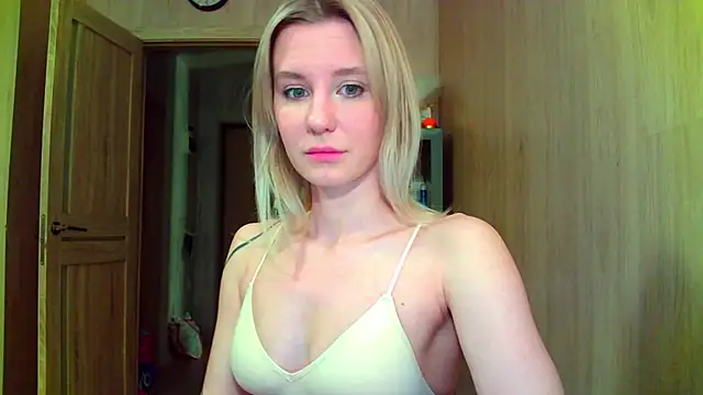 Snapshot of Caramel_piegirl chatting on June 3, 2026, 10:47 pm Caramel piegirl online show from June 3, 2026, 10:47 pm