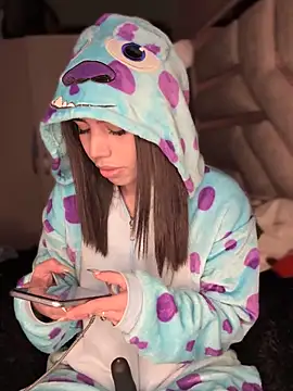 Snapshot of Laura-Khalifa chatting on December 19, 2025, 7:00 am Laura-Khalifa online show from December 19, 2025, 7:00 am