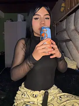 Snapshot of Laura-Khalifa chatting on February 25, 2026, 6:13 am Laura-Khalifa online show from February 25, 2026, 6:13 am