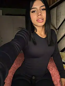 Snapshot of Laura-Khalifa chatting on February 1, 2026, 7:06 am Laura-Khalifa online show from February 1, 2026, 7:06 am