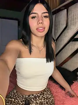 Snapshot of Laura-Khalifa chatting on February 5, 2026, 7:26 am Laura-Khalifa online show from February 5, 2026, 7:26 am