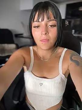 Snapshot of Dulce__Boyd chatting on October 16, 2025, 1:52 pm Dulce Boyd online show from October 16, 2025, 1:52 pm
