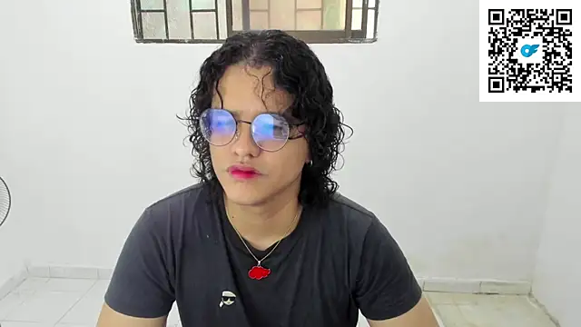 Snapshot of Diane_blossom chatting on November 23, 2025, 6:07 pm Diane blossom online show from November 23, 2025, 6:07 pm