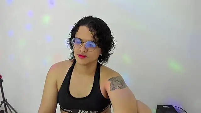 Snapshot of Diane_blossom chatting on October 23, 2025, 7:01 pm Diane blossom online show from October 23, 2025, 7:01 pm